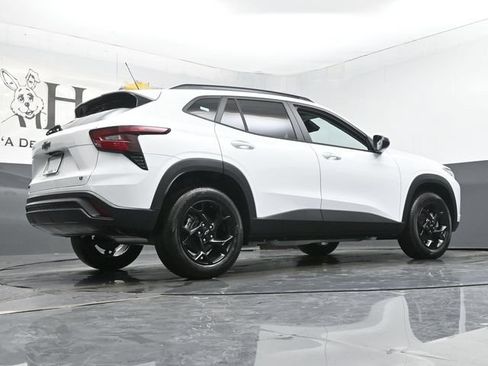 New 2026 Chevrolet Trax LT w/ Driver Confidence Package FWD image 11