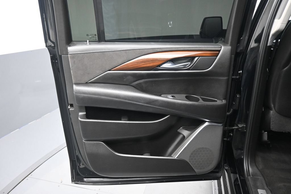 Used 2017 Cadillac Escalade ESV Premium Luxury AWD/4WD image 34