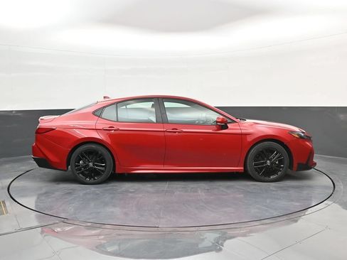 Used 2025 Toyota Camry SE FWD image 9