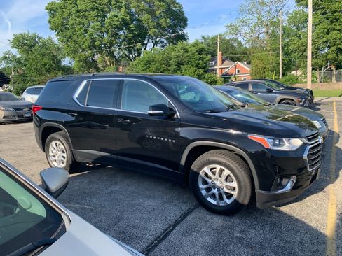 Used 2020 Chevrolet Traverse LT w/ Driver Confidence II Package AWD/4WD image 4