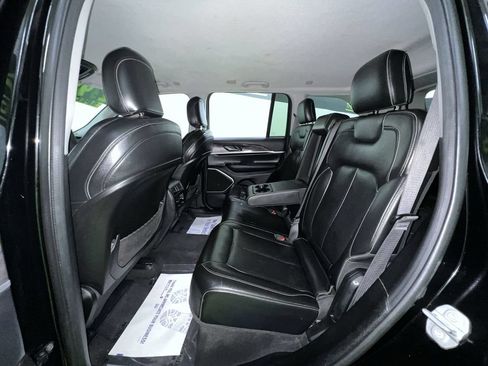 Used 2022 Jeep Grand Cherokee Limited AWD/4WD image 27