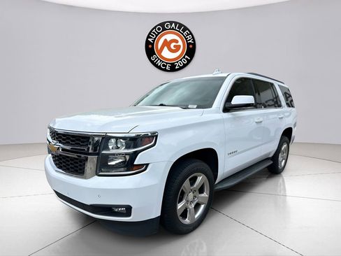 Used 2018 Chevrolet Tahoe LT w/ Luxury Package RWD image 3
