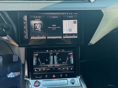 Used 2023 Audi e-tron S Premium Plus image 12