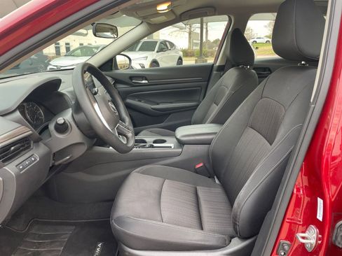 Used 2025 Nissan Altima 2.5 SV image 27