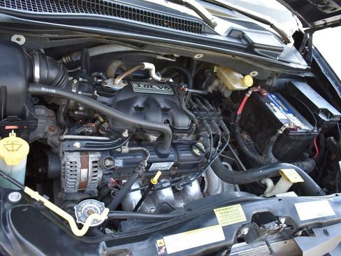 Used 2008 Chrysler Town & Country Touring FWD image 32