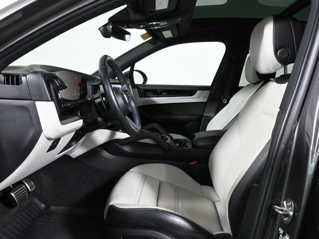 Used 2024 Porsche Cayenne S AWD/4WD image 5