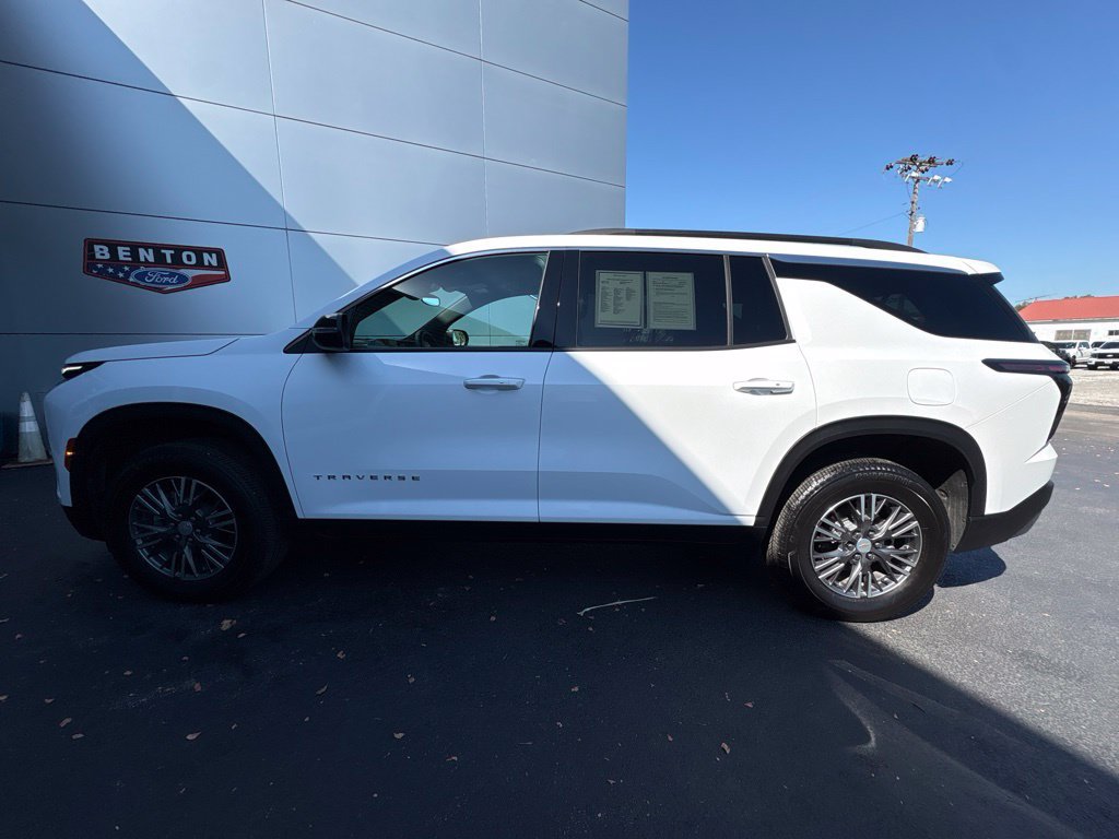 Used 2026 Chevrolet Traverse LT FWD image 6