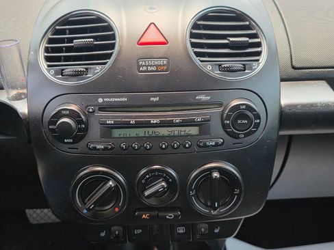 Used 2006 Volkswagen Beetle Convertible w/ Package 1 image 12
