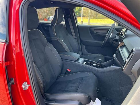 Certified 2023 Volvo C40 P8 Recharge Ultimate image 7