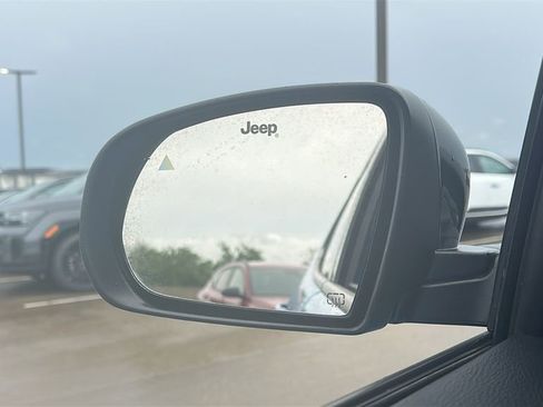 Used 2025 Jeep Compass Trailhawk AWD/4WD image 19