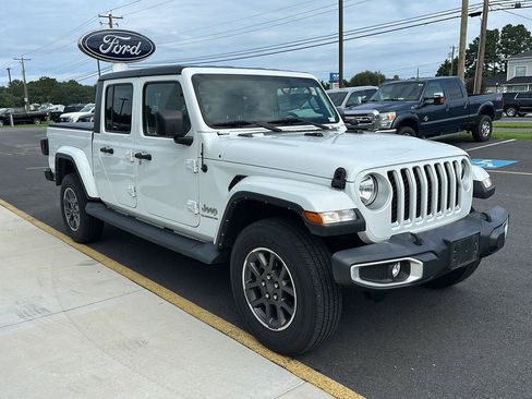 Used 2022 Jeep Gladiator Overland w/ Popular Equipment Package AWD/4WD image 3