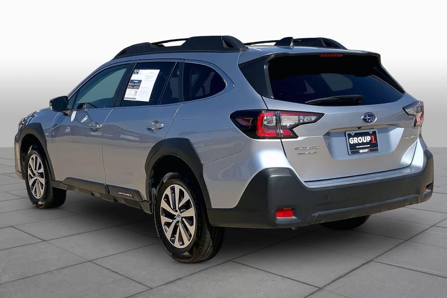 Used 2025 Subaru Outback Premium AWD/4WD image 11