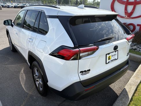 Used 2023 Toyota RAV4 XLE w/ XLE Grade Weather Package AWD/4WD image 6