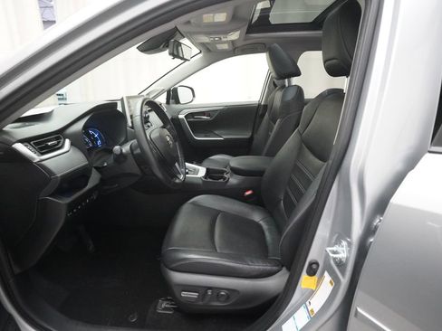 Used 2019 Toyota RAV4 Limited AWD/4WD image 7