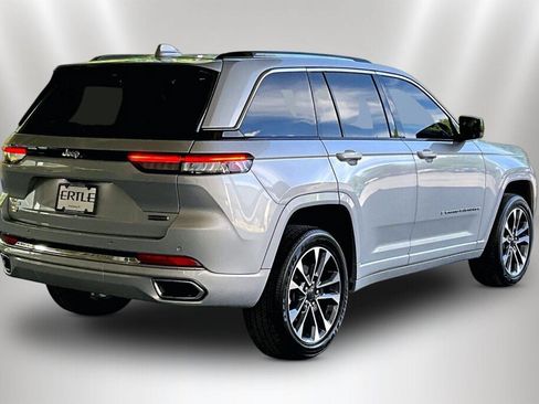 Used 2022 Jeep Grand Cherokee Overland w/ Luxury Tech Group IV AWD/4WD image 5
