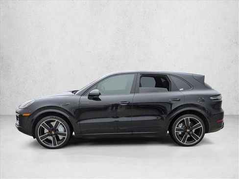 Used 2022 Porsche Cayenne Turbo image 8