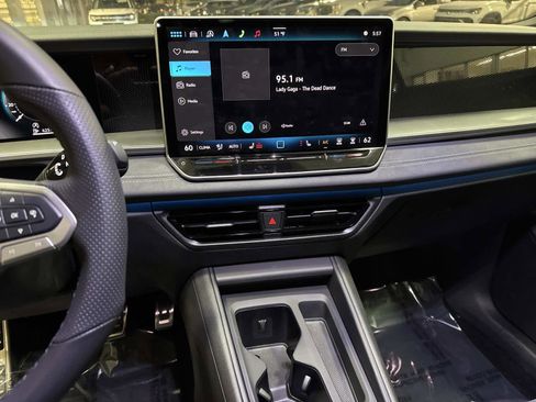 Certified 2025 Volkswagen Tiguan SE R-Line image 26