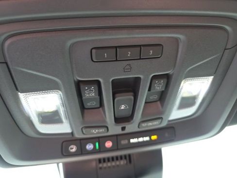 Used 2025 Chevrolet Silverado 1500 ZR2 image 26