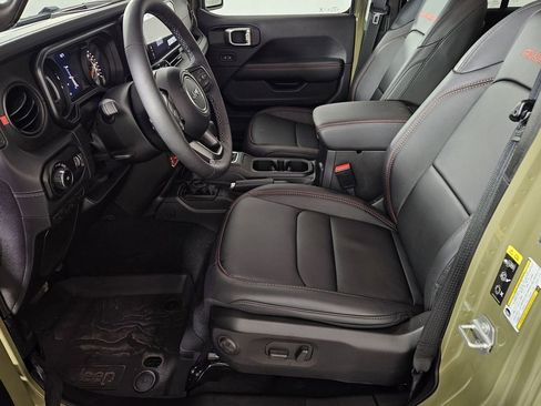 Used 2026 Jeep Wrangler Unlimited Rubicon AWD/4WD image 23