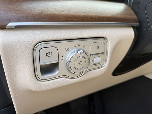Used 2022 Mercedes-Benz GLS 450 4MATIC image 14