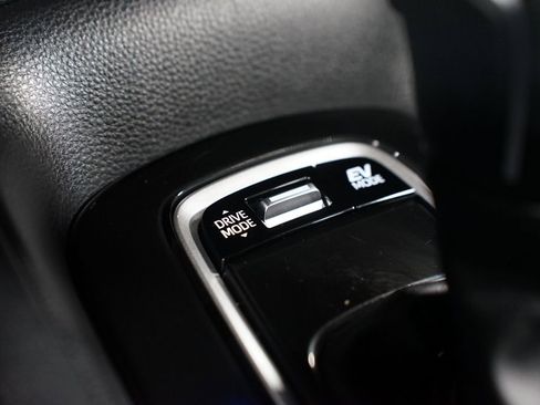 Certified 2024 Toyota Corolla SE image 21