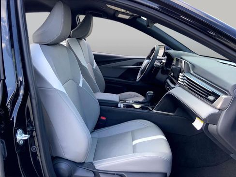 Used 2025 Toyota Camry SE w/ Convenience Package FWD image 9
