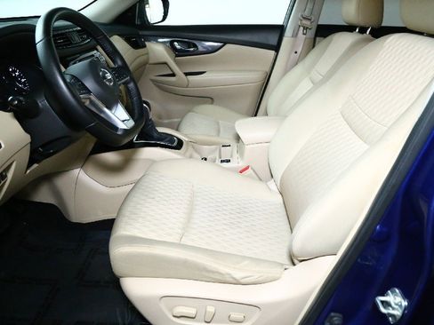 Used 2020 Nissan Rogue SV image 18