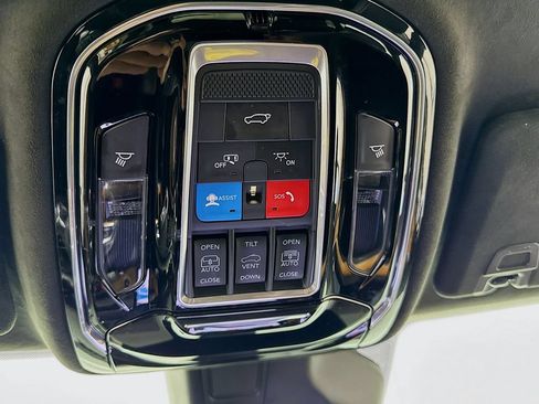 Used 2022 Jeep Grand Cherokee Summit AWD/4WD image 16