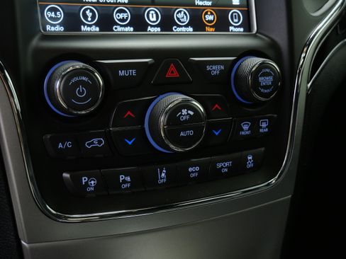 Used 2018 Jeep Grand Cherokee Trailhawk w/ Trailhawk Luxury Group AWD/4WD image 20