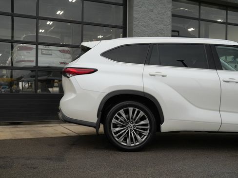 Used 2021 Toyota Highlander Platinum image 7