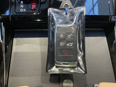 Used 2024 Land Rover Range Rover Sport SE image 40