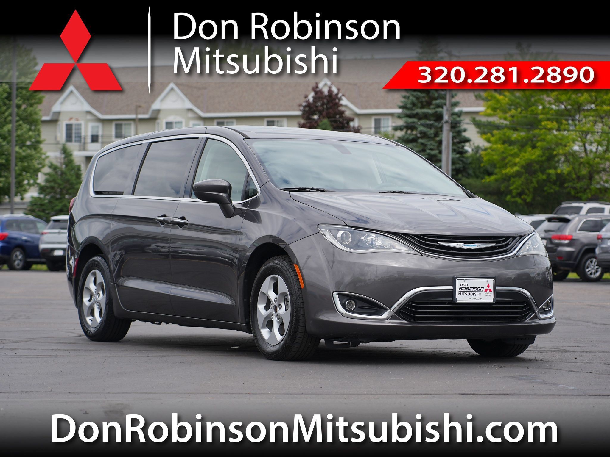 Used 2017 Chrysler Pacifica Touring Plus FWD image 1