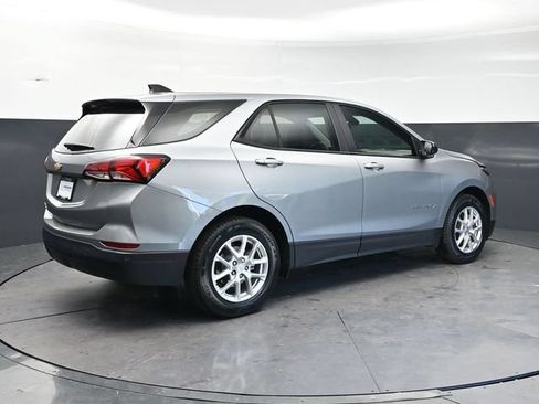 Used 2024 Chevrolet Equinox LS w/ Driver Confidence II Package FWD image 5