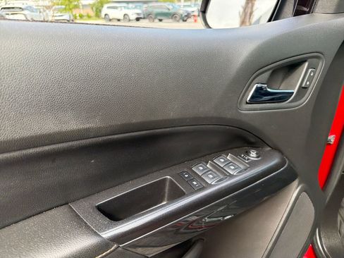 Used 2022 GMC Canyon AT4 w/ Driver Alert Package AWD/4WD image 14