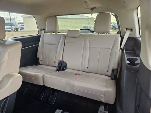 Used 2023 Ford Expedition XLT image 18