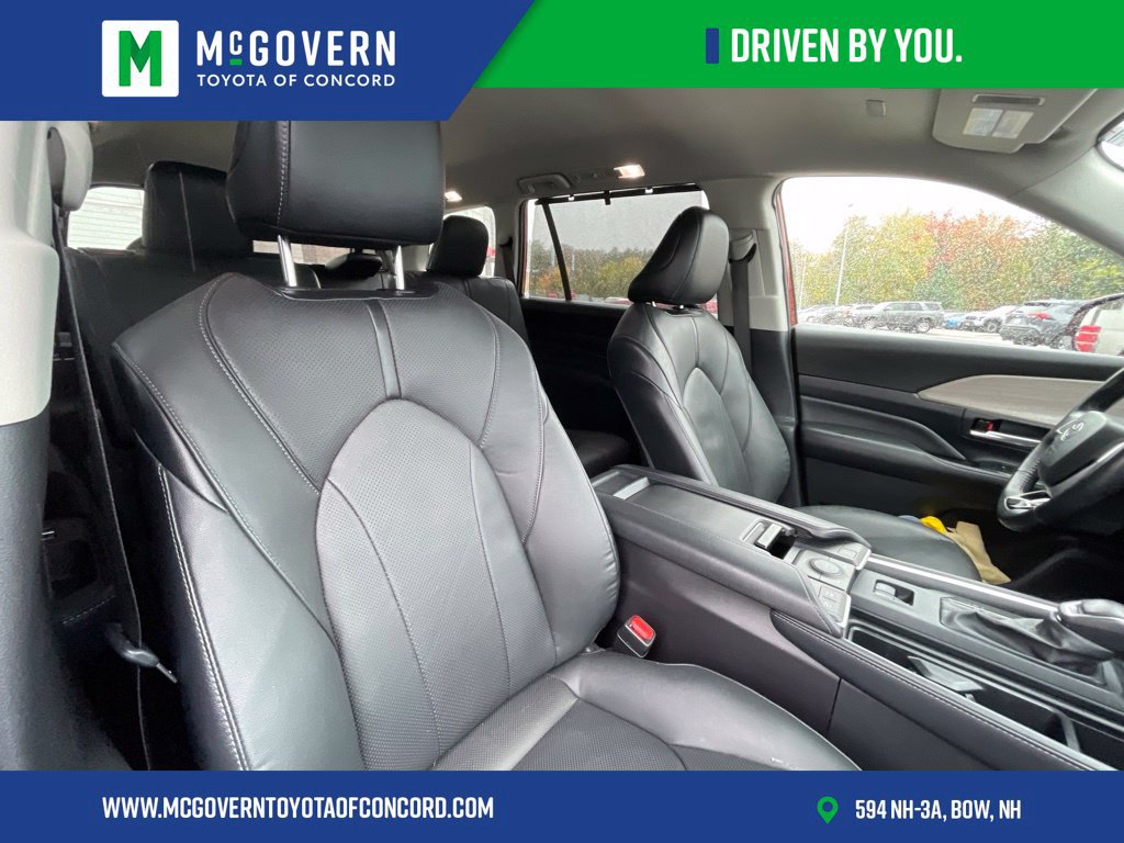 Used 2024 Toyota Grand Highlander AWD Hybrid image 27