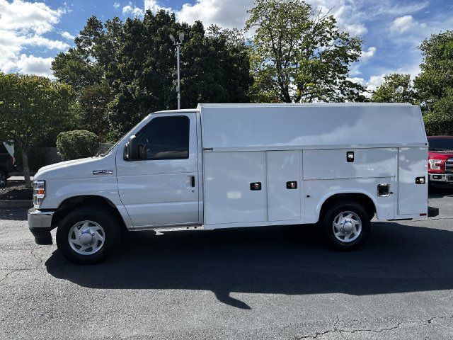Certified 2022 Ford E-350 and Econoline 350 Super Duty w/ Power Windows & Locks Group RWD image 8