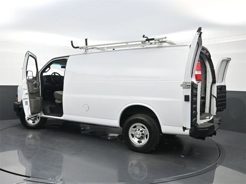Used 2022 Chevrolet Express 2500 w/ Driver Convenience Package image 33