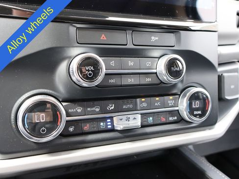 Used 2022 Ford Expedition XLT AWD/4WD image 39