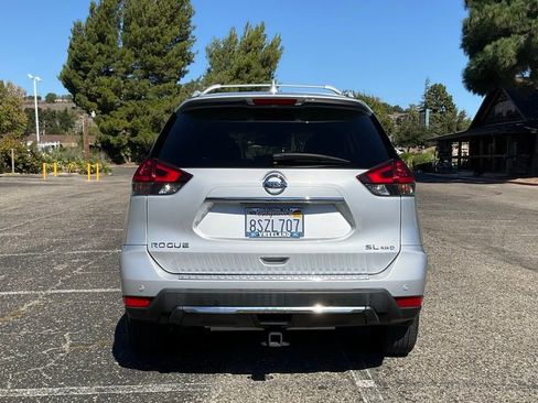 Used 2020 Nissan Rogue SL w/ Premium Package image 5
