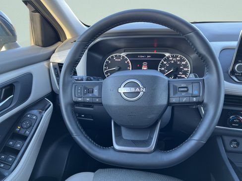 Used 2025 Nissan Rogue SV image 26