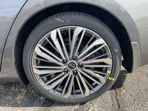 New 2025 Nissan Altima 2.5 SL image 9