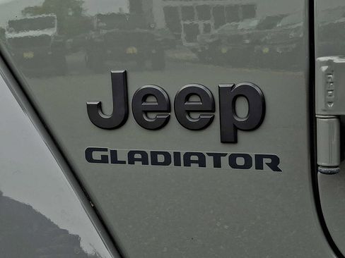 Used 2022 Jeep Gladiator Sport AWD/4WD image 30