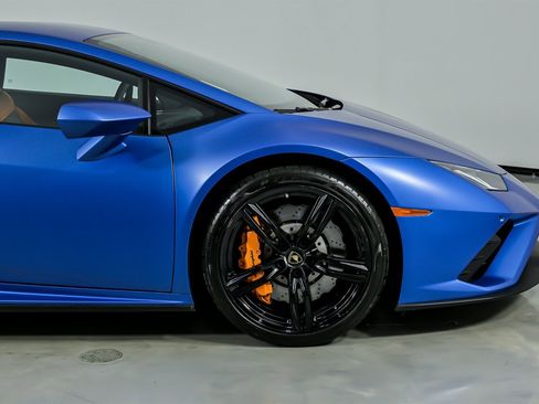 Used 2020 Lamborghini Huracan EVO image 15