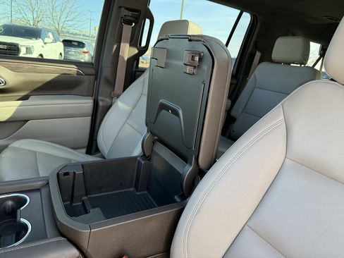 Used 2023 Chevrolet Suburban Z71 w/ Z71 Off-Road Package image 31