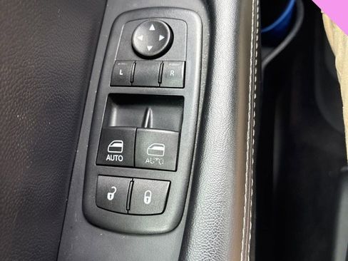 Used 2016 Dodge Challenger R/T w/ Driver Convenience Group image 8