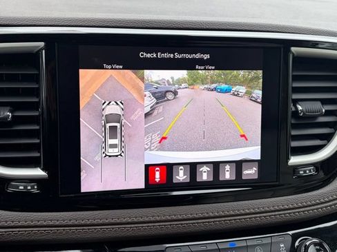 Used 2021 Chrysler Pacifica Touring-L w/ Premium & Safety Sphere Group FWD image 21