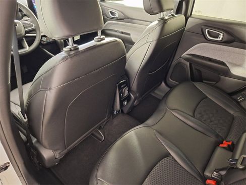 New 2026 Jeep Compass Latitude image 14