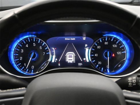 Used 2021 Chrysler Pacifica Touring-L image 9