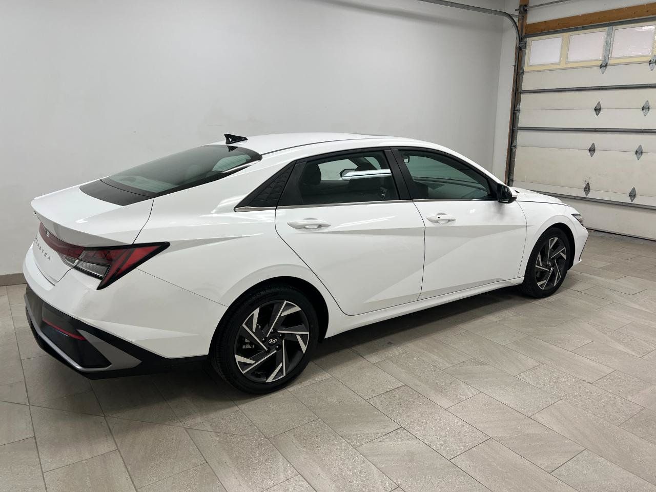 Used 2025 Hyundai Elantra SEL FWD image 15